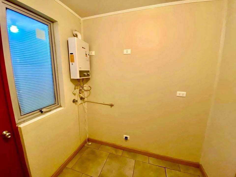Casa Individual de 2 Pisos con Poco Uso