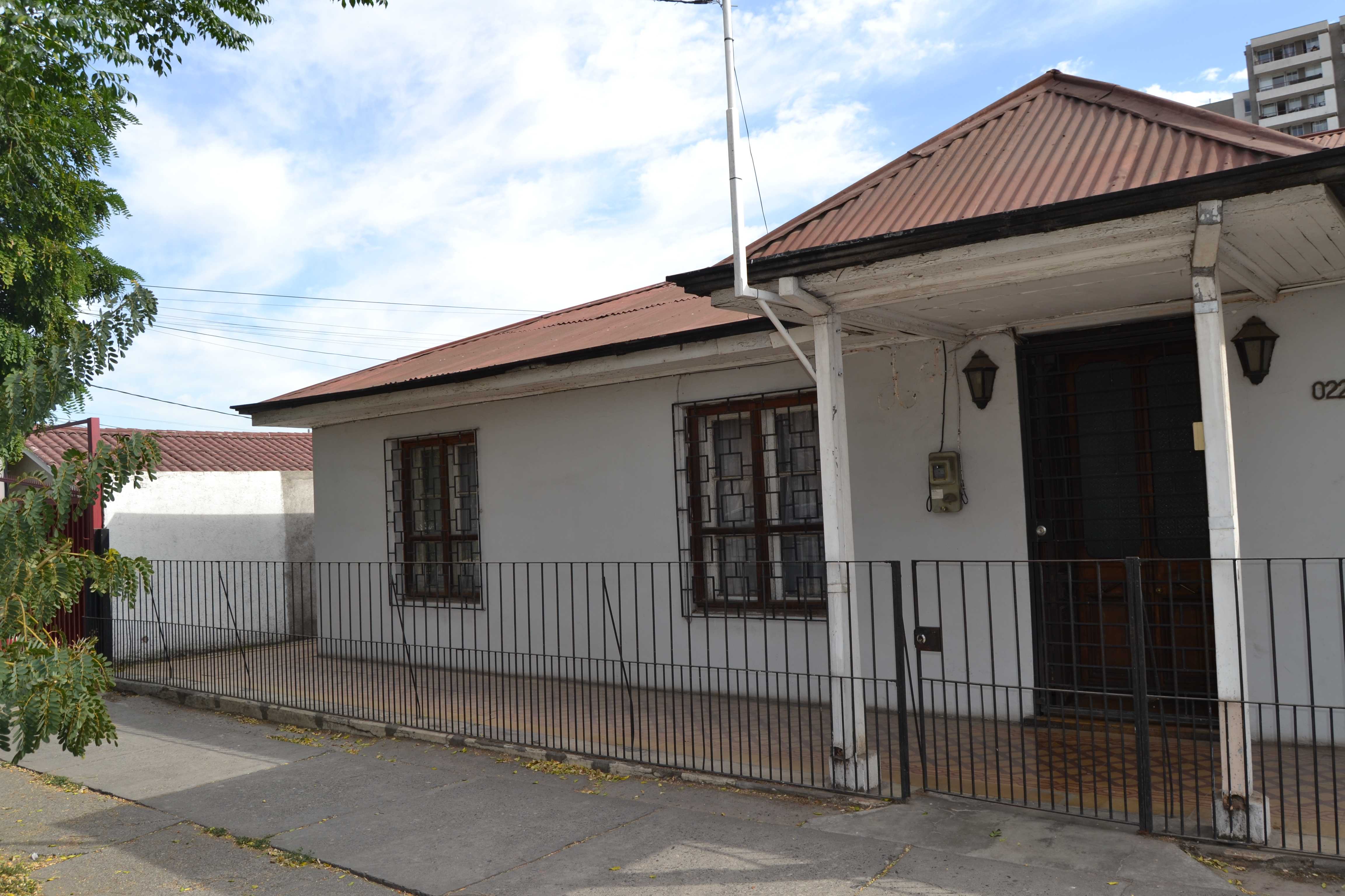 Casa Amplia en la Cisterna de 438 Mtrs2