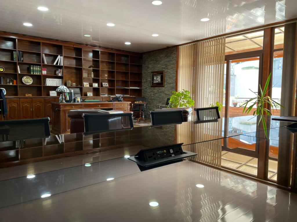 Se Vende Moderno Edificio de Oficinas