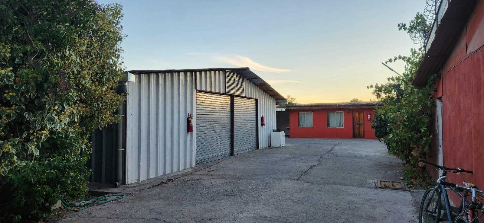 Propiedad con Departamento y Galpón