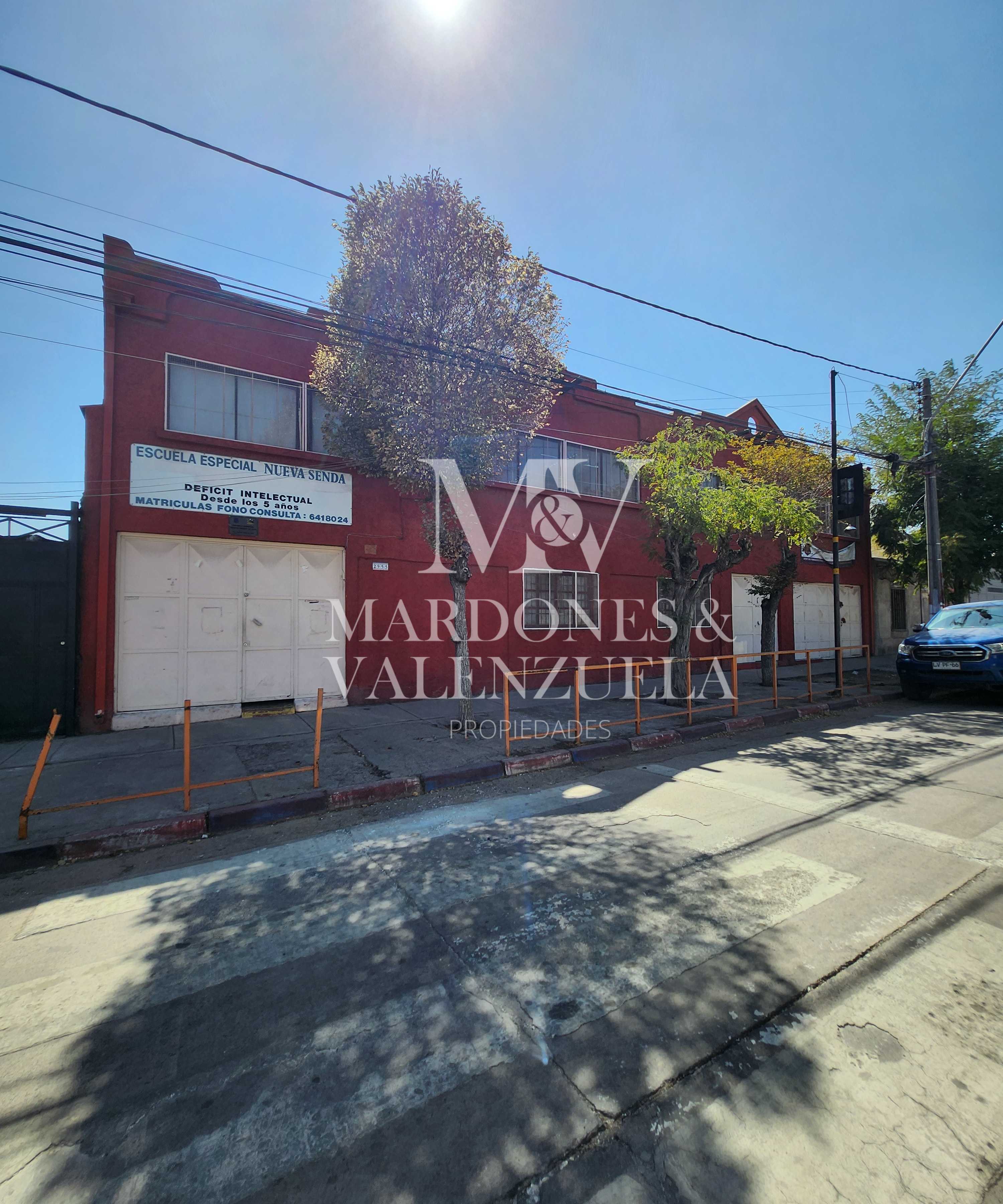 Arrenda Ex Colegio con Más de 10 Salas, Renca