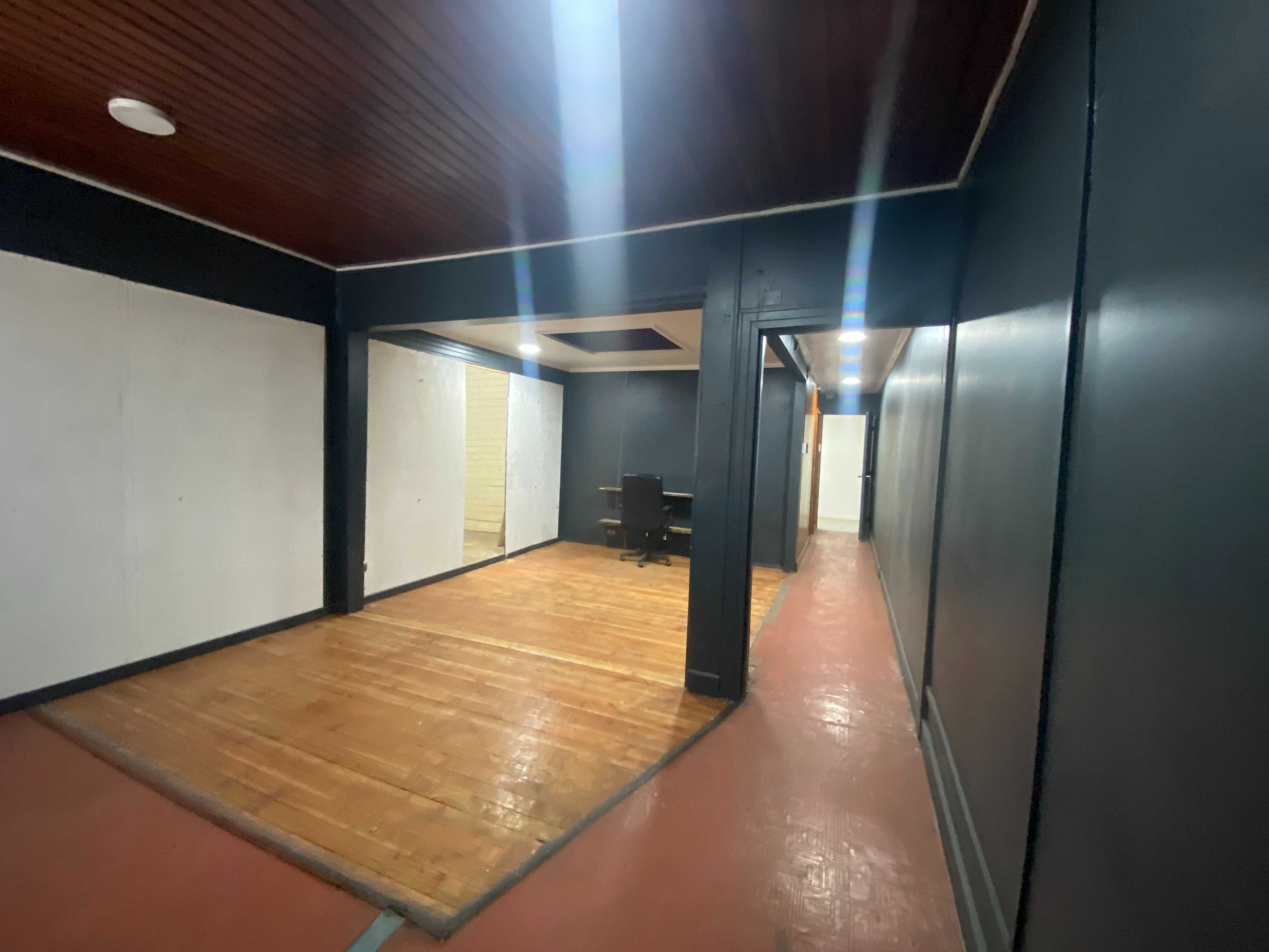 Moderna Oficina con Excelente Conectividad