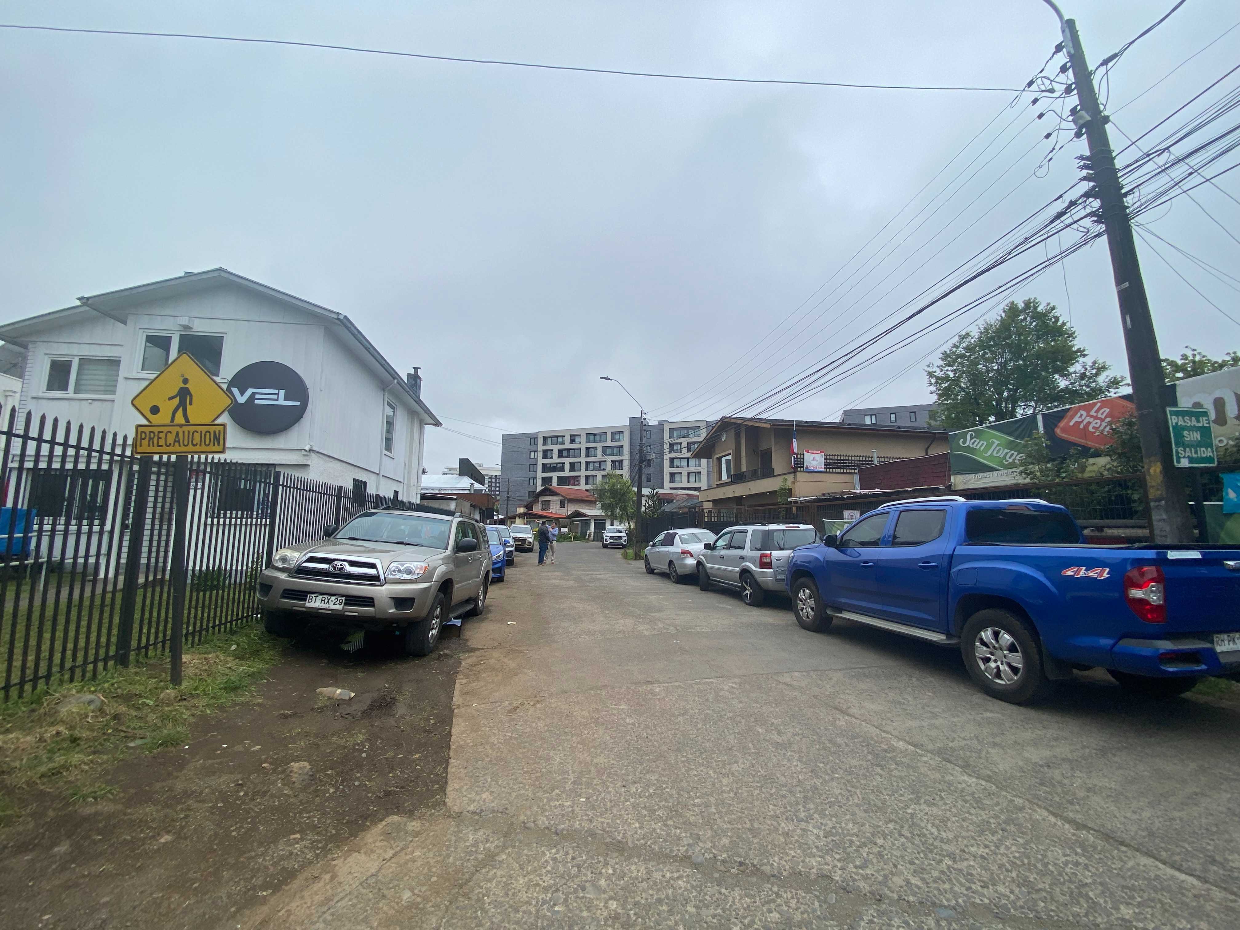 Amplia Casa Comercial con Gran Jardín