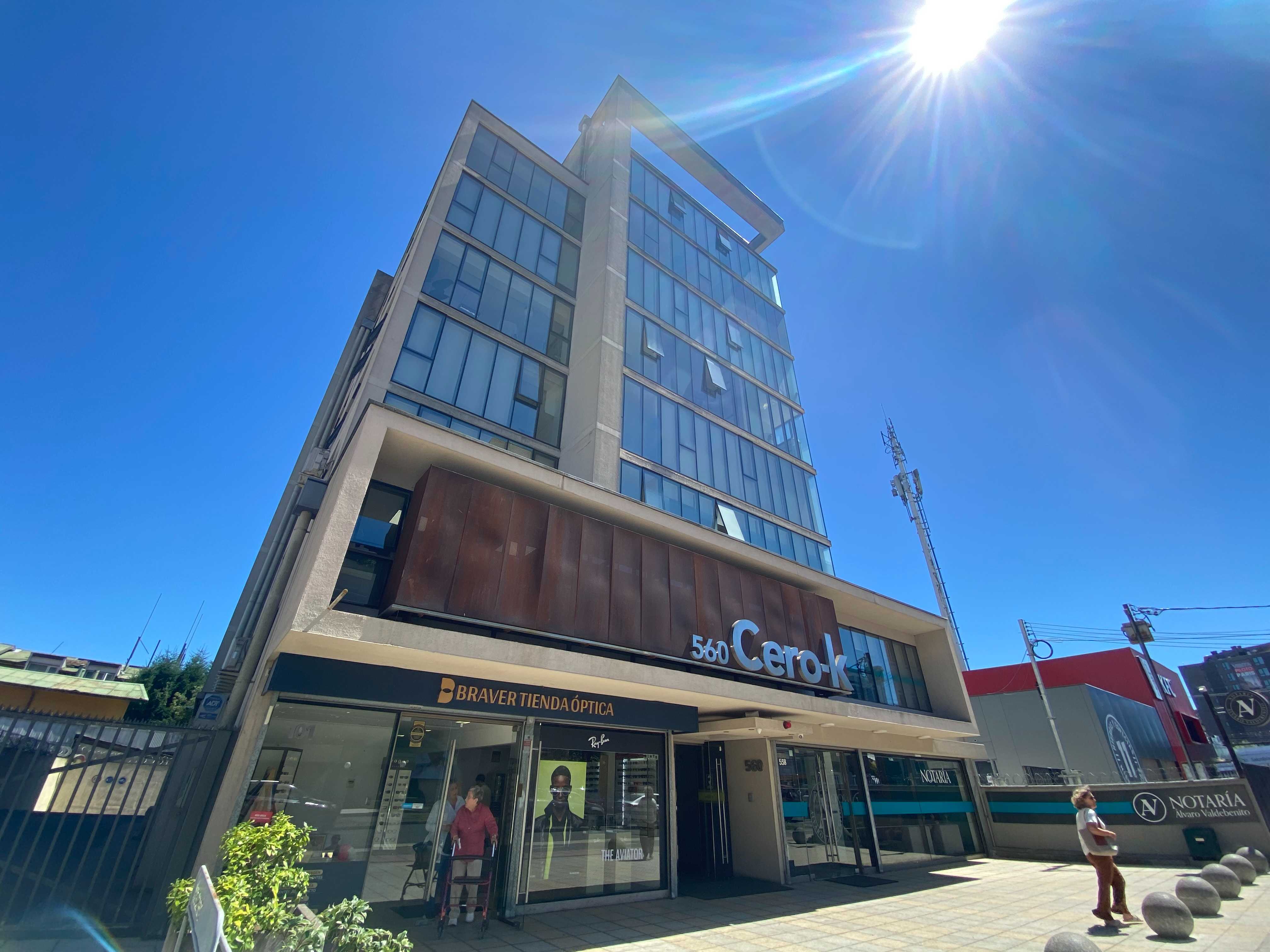 Oficina Amplia y Moderna en Avenida Alemania