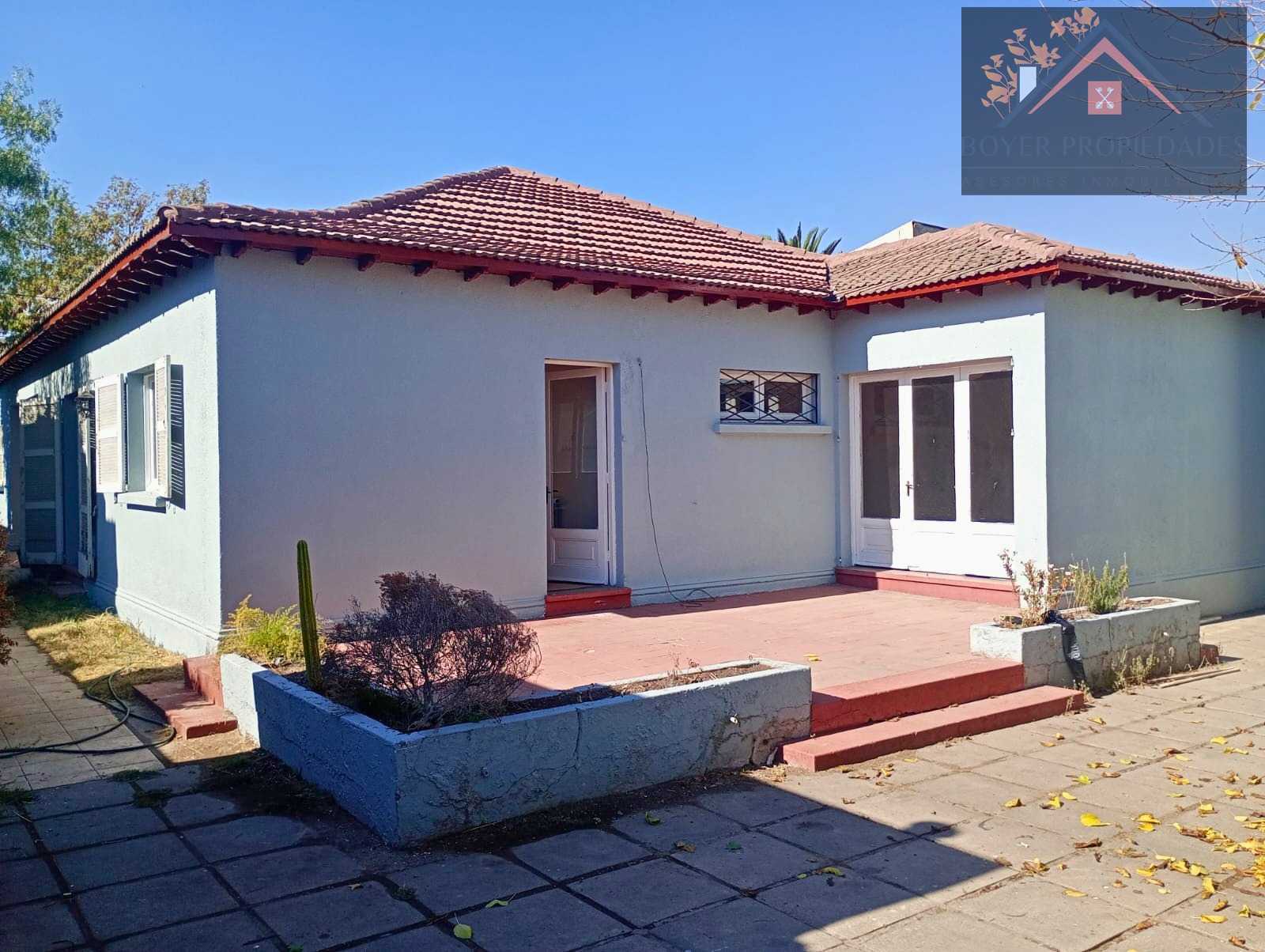 Casa Amplia con Estilo Moderno