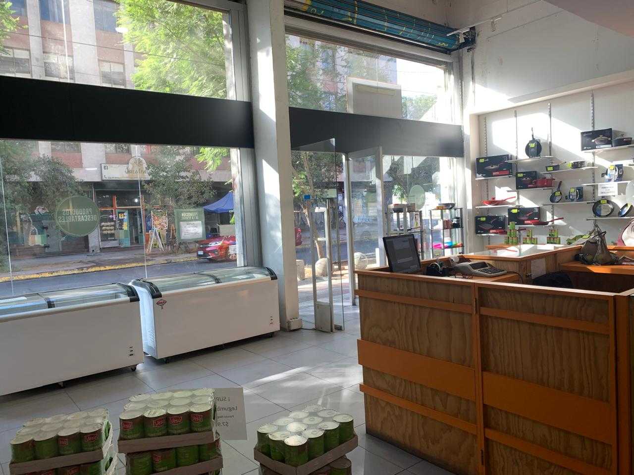 Excelente Local en Patronato