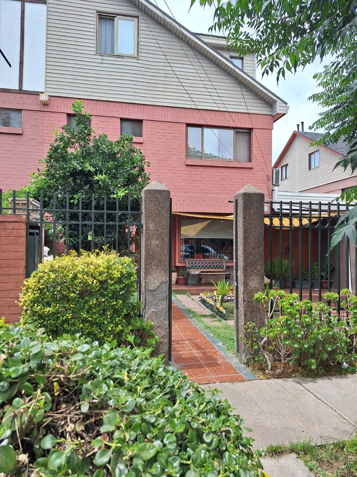 Casa en venta en Valle Verde | 5D + 3B + E |