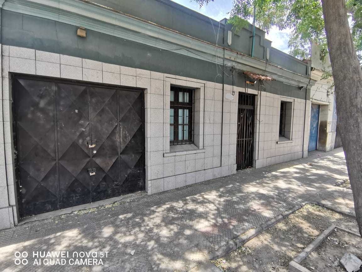 Casa de 334m2,4D,2B,2E,Bod.Comuna de Santiago